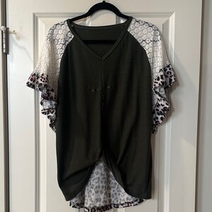 Stylish Women's Top with Lace and Leopard Print Sleeves
